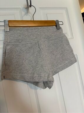 NWOT Athleta Girl Right Moves 2” Shortie in Gray Heather size xs/6